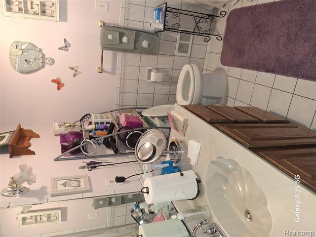 Builiding view eighteen for 8969 Hyne, Brighton, MI. 48114