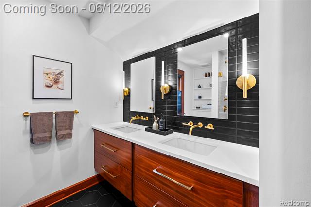 Builiding view thirty one for 728 N Washington, Royal Oak, MI. 48067
