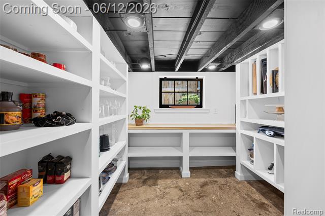 Builiding view thirty seven for 728 N Washington, Royal Oak, MI. 48067