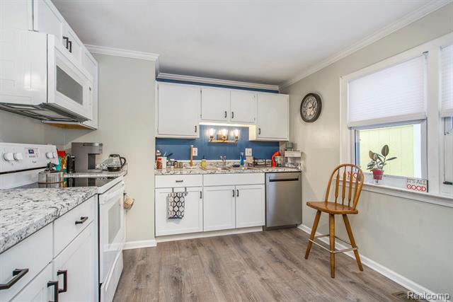 Builiding view eight for 11 Metroview, Ann Arbor, MI. 48108