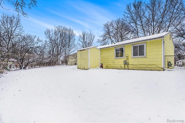 Builiding view seventeen for 11 Metroview, Ann Arbor, MI. 48108