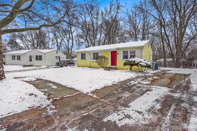 Builiding view two for 11 Metroview, Ann Arbor, MI. 48108