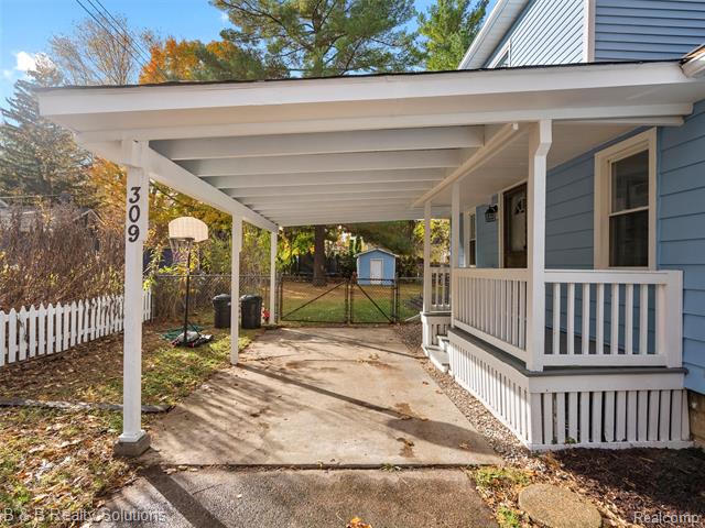 Builiding view nineteen for 309 School, Almont, MI. 48003