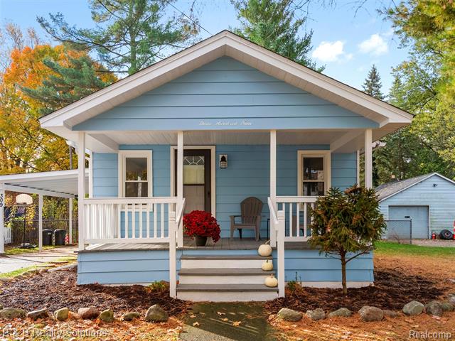 Builiding view one for 309 School, Almont, MI. 48003