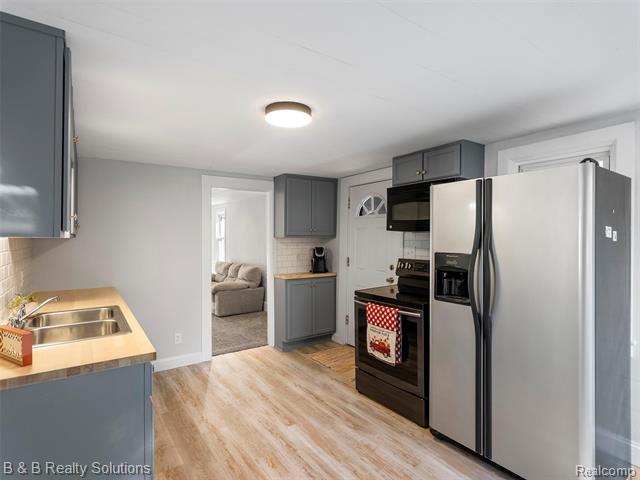 Builiding view six for 309 School, Almont, MI. 48003