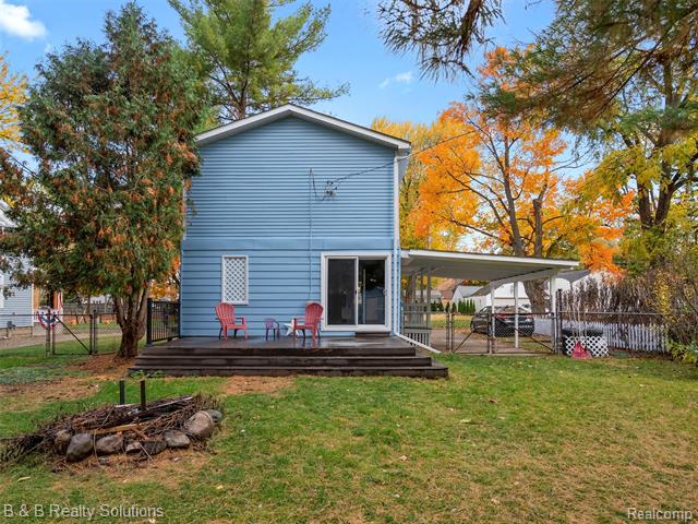 Builiding view thirty for 309 School, Almont, MI. 48003