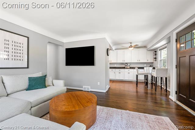 Builiding view ten for 704 N Edison, Royal Oak, MI. 48067