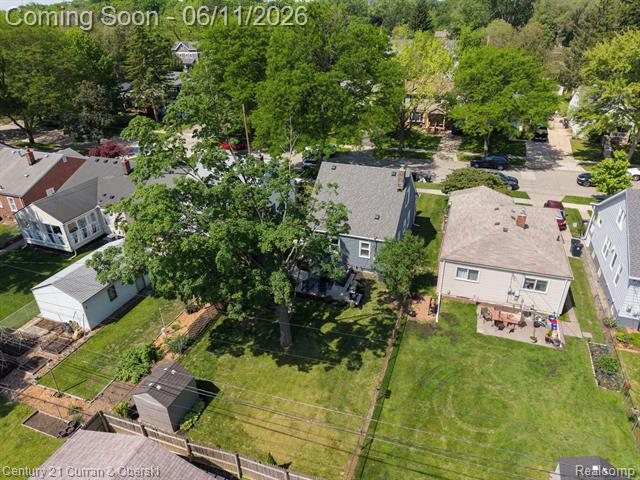 Builiding view thirty nine for 704 N Edison, Royal Oak, MI. 48067