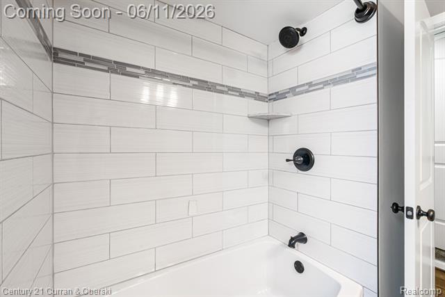 Builiding view twenty one for 704 N Edison, Royal Oak, MI. 48067