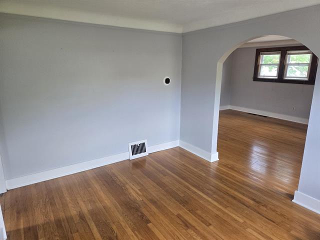 Builiding view seventeen for 928 Maplegrove, Royal Oak, MI. 48067