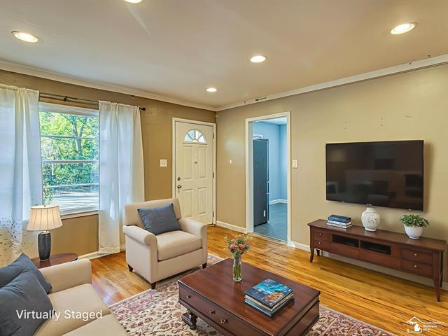 Builiding view eight for 908 N Maple, Royal Oak, MI. 48067