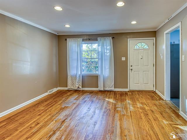 Builiding view eleven for 908 N Maple, Royal Oak, MI. 48067