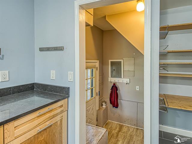 Builiding view five for 908 N Maple, Royal Oak, MI. 48067