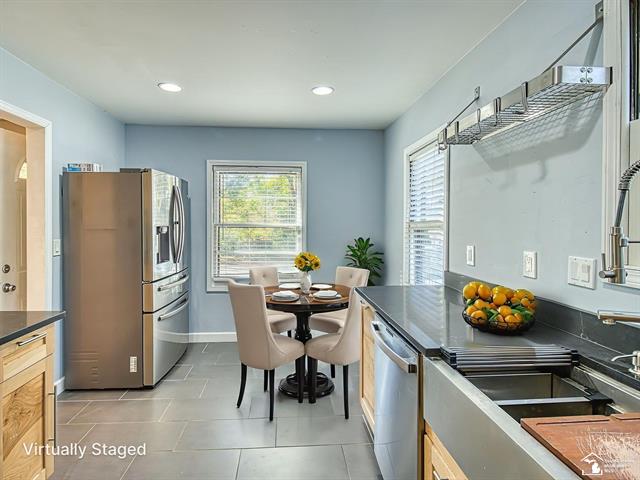 Builiding view four for 908 N Maple, Royal Oak, MI. 48067