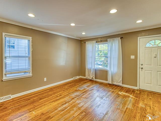 Builiding view nine for 908 N Maple, Royal Oak, MI. 48067