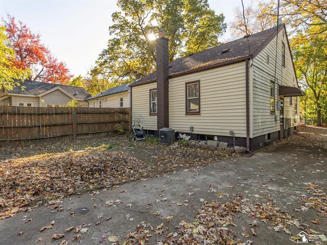 Builiding view thirty five for 908 N Maple, Royal Oak, MI. 48067