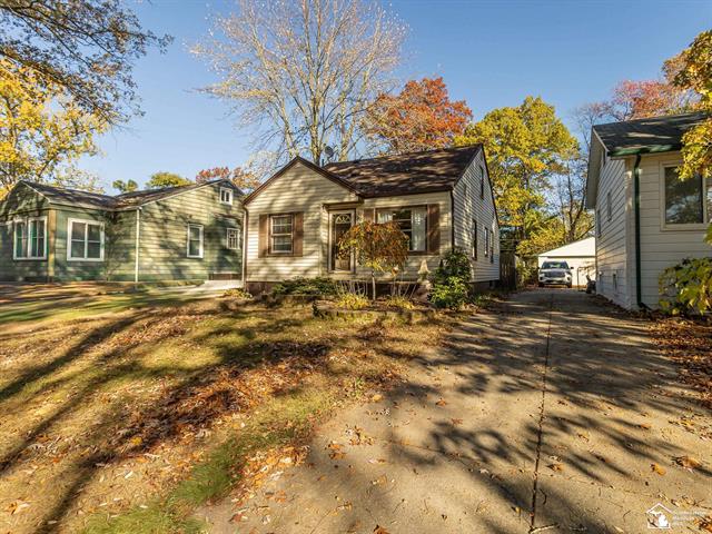 Builiding view thirty four for 908 N Maple, Royal Oak, MI. 48067