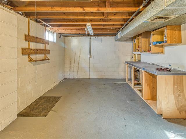 Builiding view thirty one for 908 N Maple, Royal Oak, MI. 48067