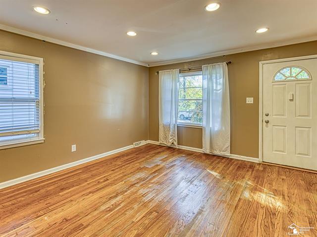 Builiding view twelve for 908 N Maple, Royal Oak, MI. 48067