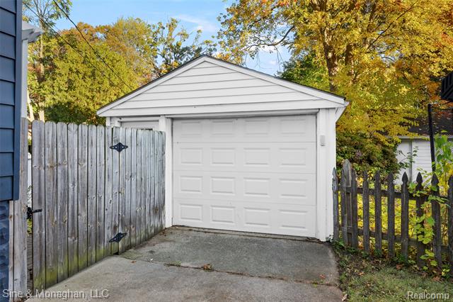 Builiding view forty three for 517 Forest, Royal Oak, MI. 48067