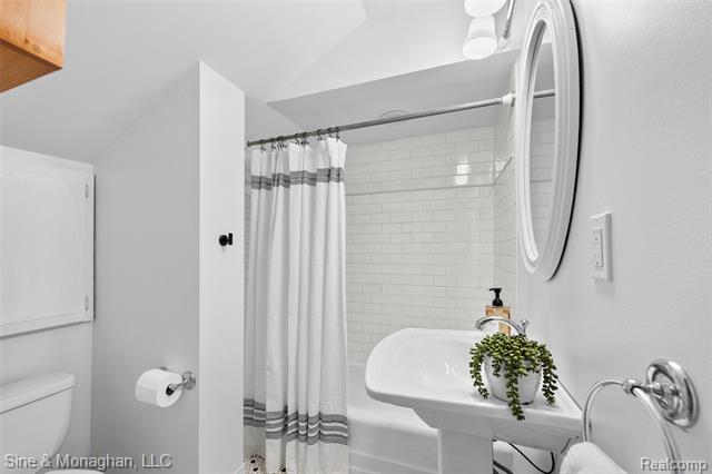 Builiding view thirty for 517 Forest, Royal Oak, MI. 48067