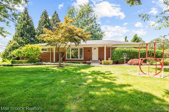 front view for 27911 Bayberry Rd, Farmington, Mi. 48331