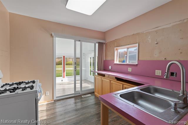 Builiding view ten for 115 Wamplers Ct, Brooklyn, MI. 49230