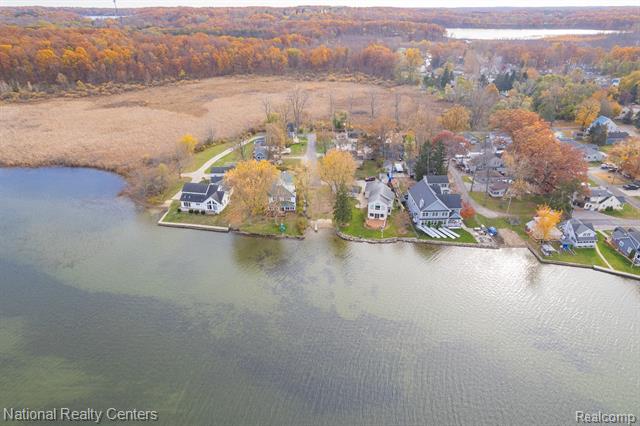 Builiding view thirty nine for 115 Wamplers Ct, Brooklyn, MI. 49230