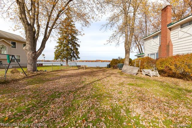 Builiding view thirty for 115 Wamplers Ct, Brooklyn, MI. 49230