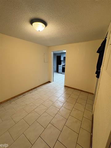 Builiding view eight for 704 Bay Rd, Bay City, MI. 48706