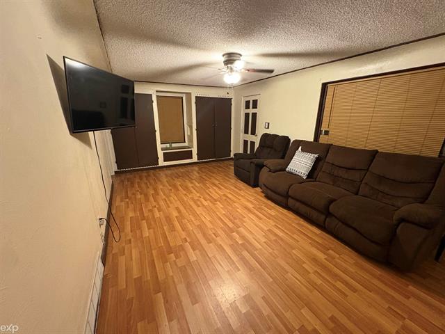 Builiding view nine for 704 Bay Rd, Bay City, MI. 48706