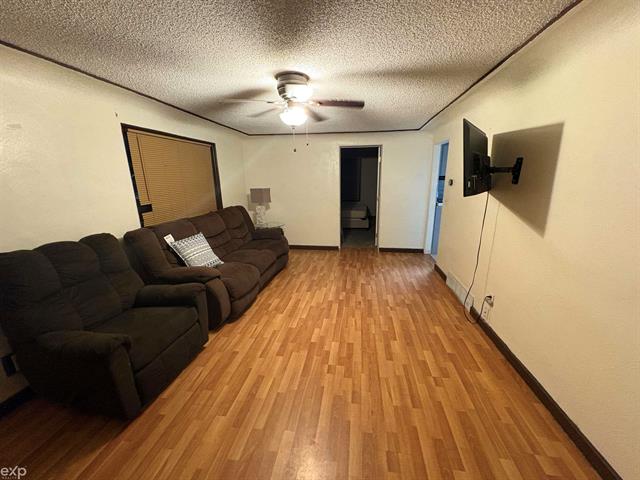 Builiding view ten for 704 Bay Rd, Bay City, MI. 48706