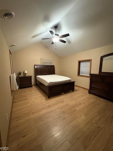 Builiding view two for 704 Bay Rd, Bay City, MI. 48706