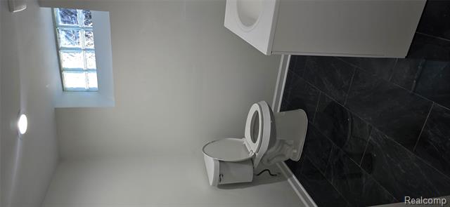 Builiding view eighteen for 10476 Duprey, Detroit, MI. 48224