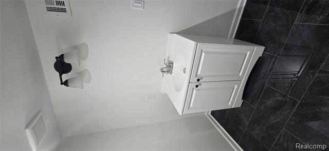 Builiding view nineteen for 10476 Duprey, Detroit, MI. 48224