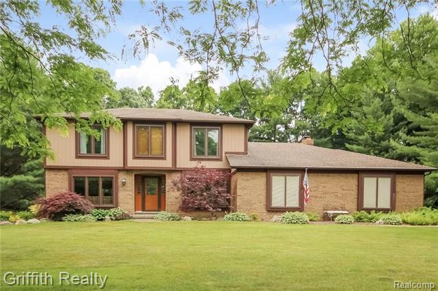 front view for 6588 White Pines Drive, Brighton, Mi. 48116