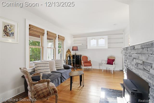 Builiding view eight for 923 N Center, Royal Oak, MI. 48067