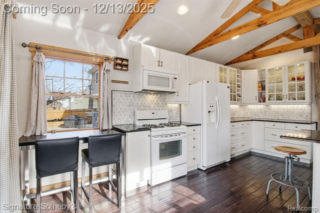 Builiding view eleven for 923 N Center, Royal Oak, MI. 48067