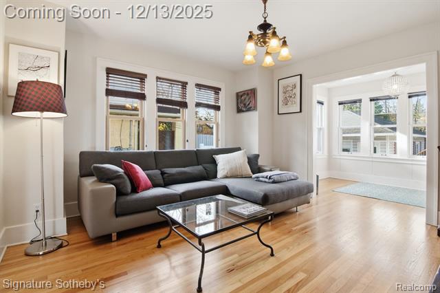 Builiding view five for 923 N Center, Royal Oak, MI. 48067