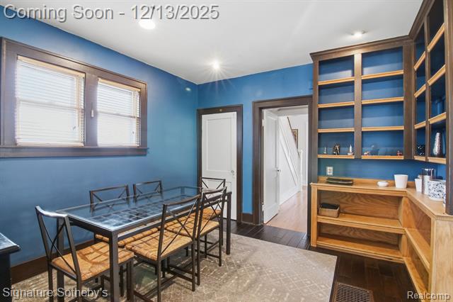 Builiding view fourteen for 923 N Center, Royal Oak, MI. 48067