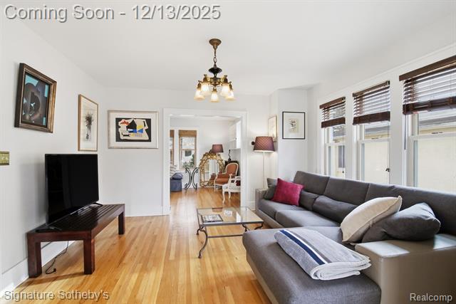 Builiding view nine for 923 N Center, Royal Oak, MI. 48067