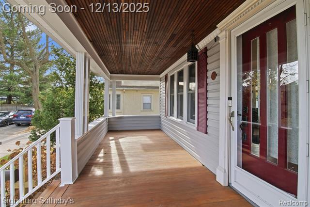 Builiding view one for 923 N Center, Royal Oak, MI. 48067