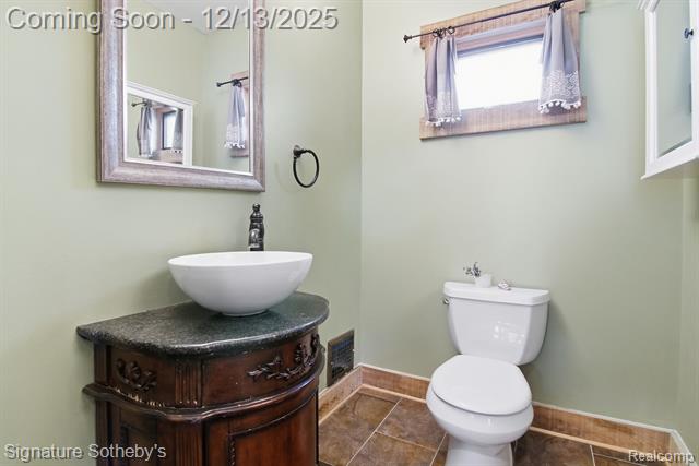 Builiding view sixteen for 923 N Center, Royal Oak, MI. 48067