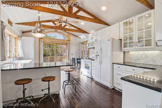 Builiding view three for 923 N Center, Royal Oak, MI. 48067