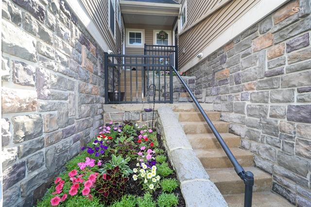 Builiding view fifty for 217 Old Creek, Saline, MI. 48176