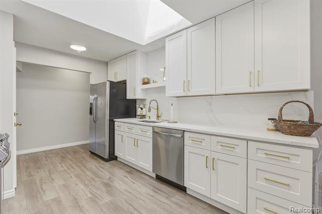 Builiding view six for 16999 Cristina, Clinton Township, MI. 48038