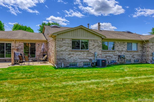 Builiding view twenty eight for 16999 Cristina, Clinton Township, MI. 48038
