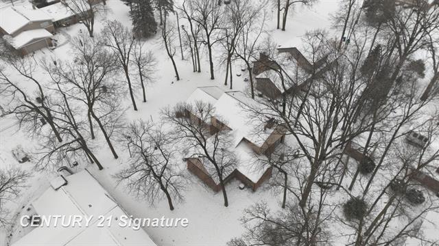 Builiding view eleven for 2765 Clairmount, Saginaw, MI. 48603