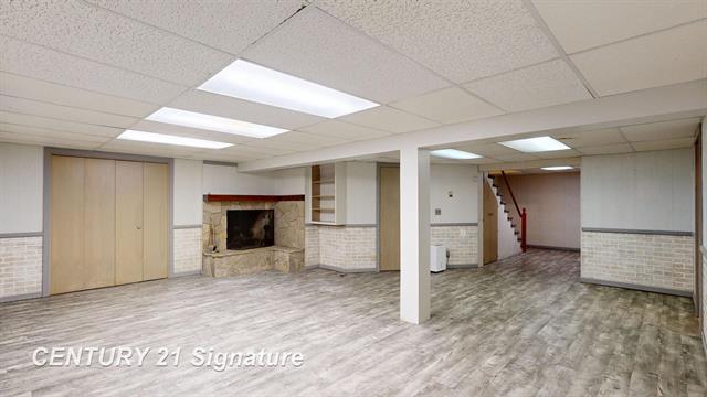 Builiding view forty four for 2765 Clairmount, Saginaw, MI. 48603