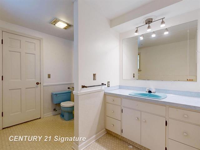 Builiding view forty one for 2765 Clairmount, Saginaw, MI. 48603